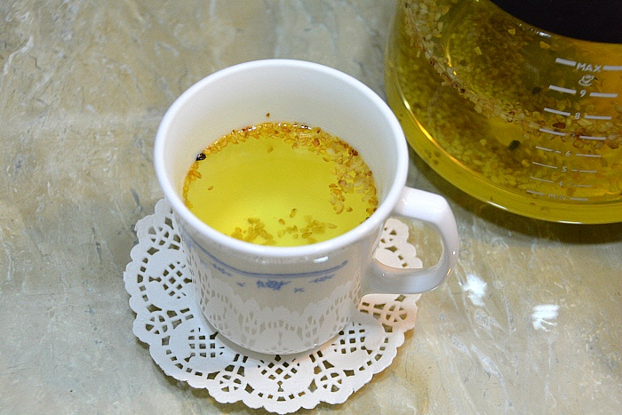 Заваривать гречишный чай можно в любой удобной посуде: френч-прессе, чайнике или в обычной чашке 