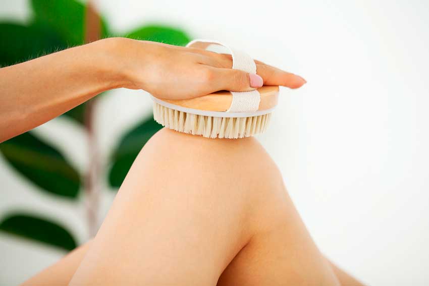 Лимфодренажный массаж сухой щеткой для улучшения кожи
