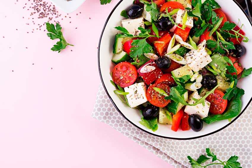 Греческий салат для средиземноморской диеты